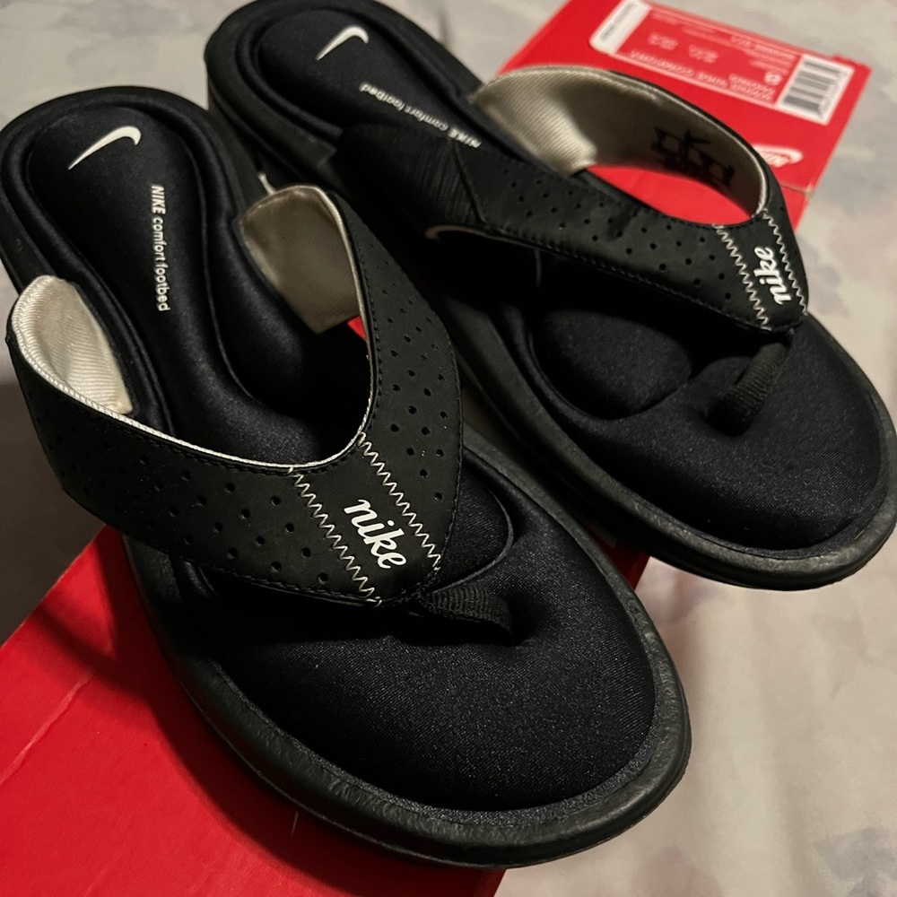 Nike comfort thong flip flops (women)